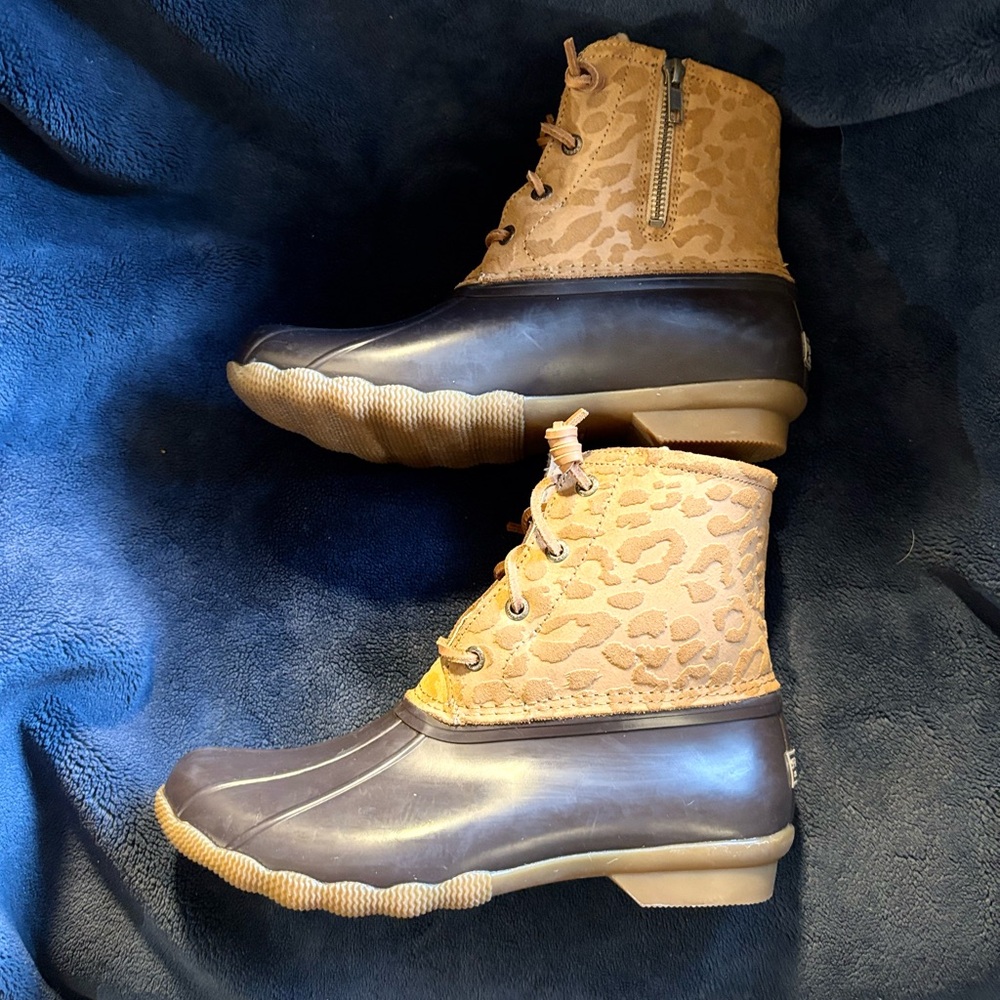 Sperry Saltwater™ Cheetah Duck Boot - Picture 3 of 14